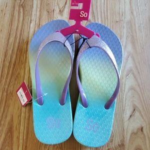 NWT SO Flip Flops